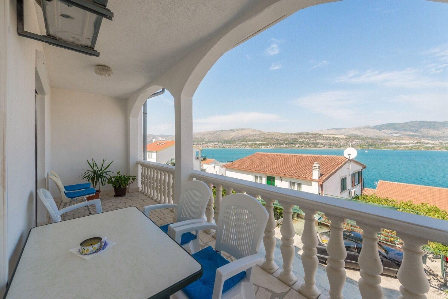 Apartment Bubi Trogir Exterior photo