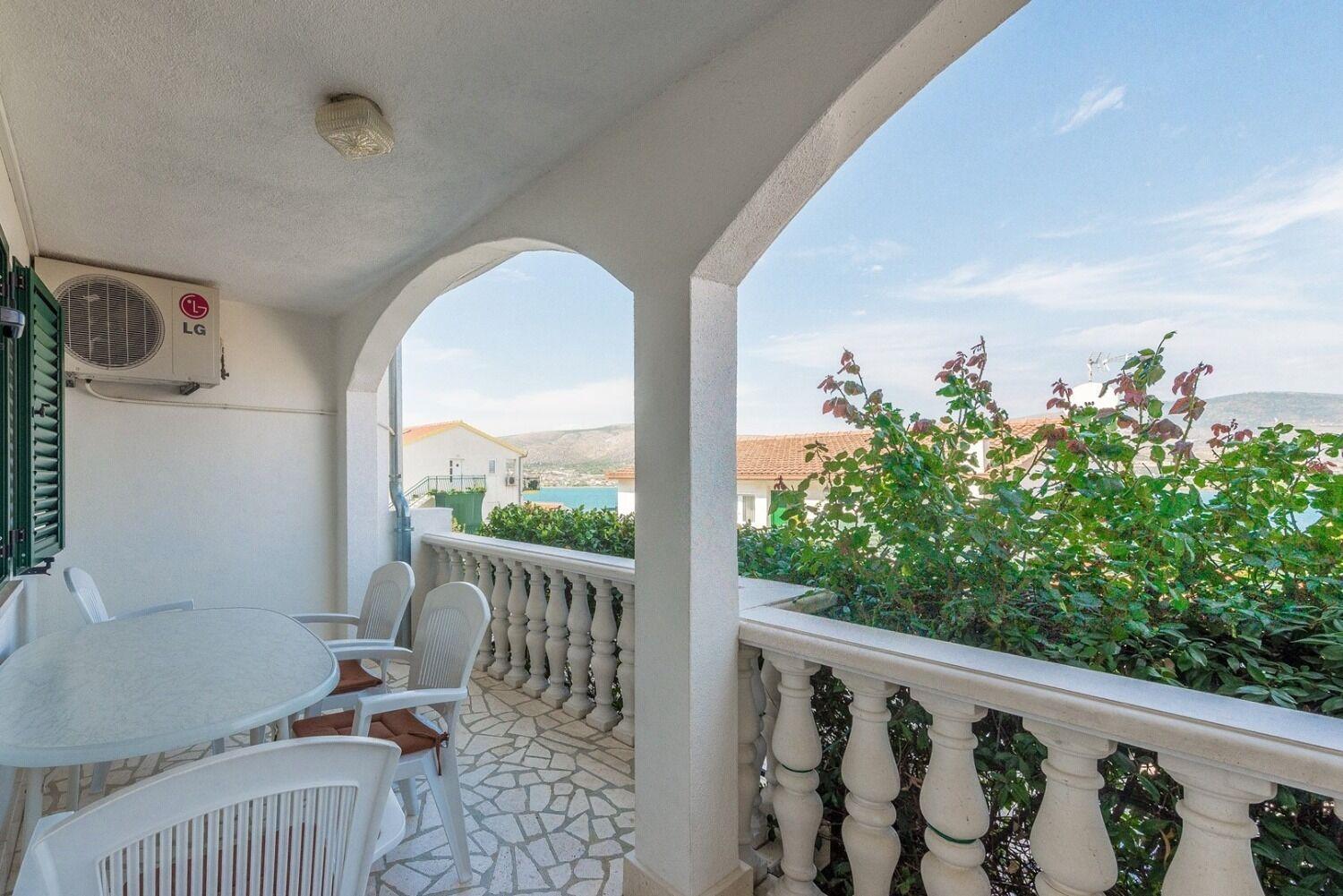 Apartment Bubi Trogir Exterior photo