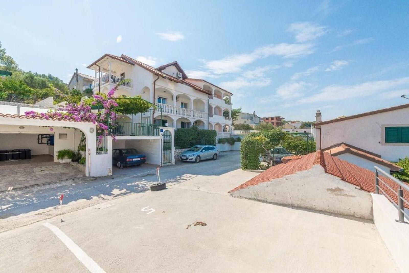 Apartment Bubi Trogir Exterior photo