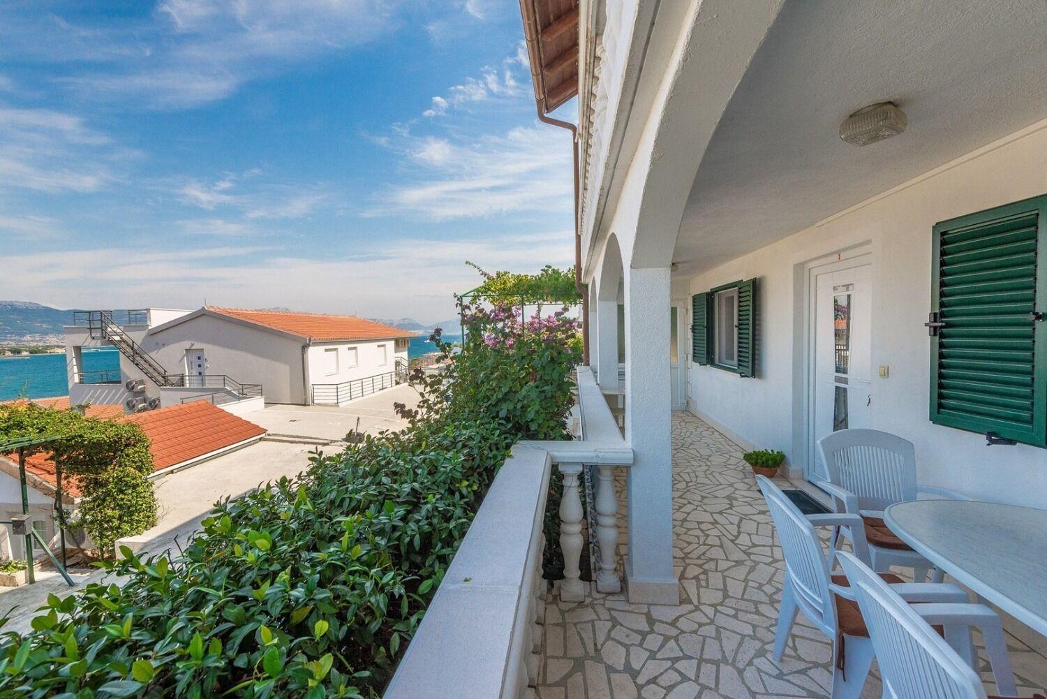 Apartment Bubi Trogir Exterior photo